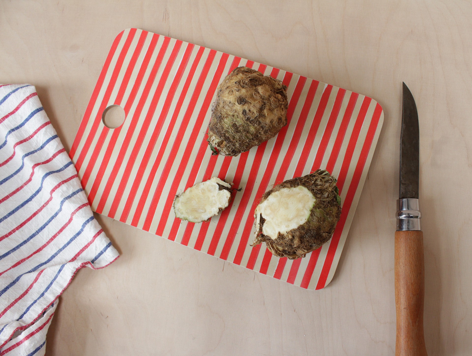 Serving / cutting board stripes red | cream