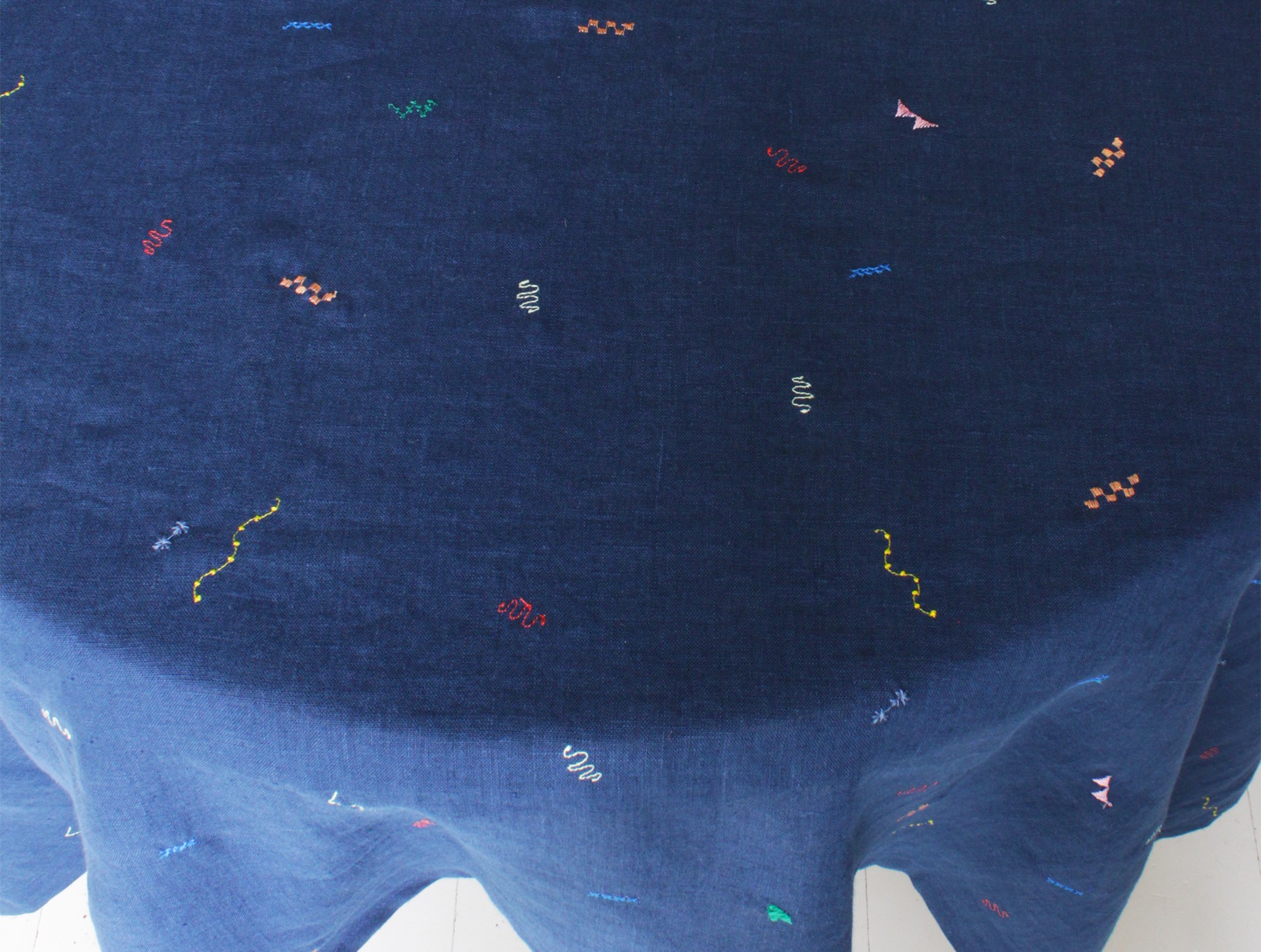 ‘My Grandma’ tablecloth - Dark blue.
